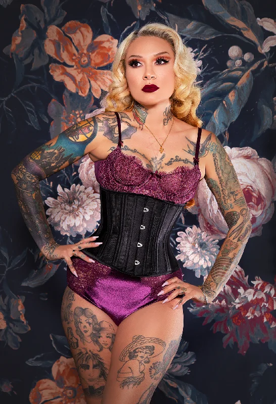 Red corsets for a passionate and attention - grabbing styleQuinn Underbust - Photoshoot Samples