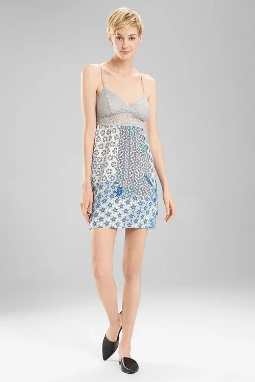 women lounge dress with a hypoallergenic fabric for sensitive skinFloral Peace Chemise women lounge dress with a hypoallergenic fabric for sensitive skinFloral Peace Chemise